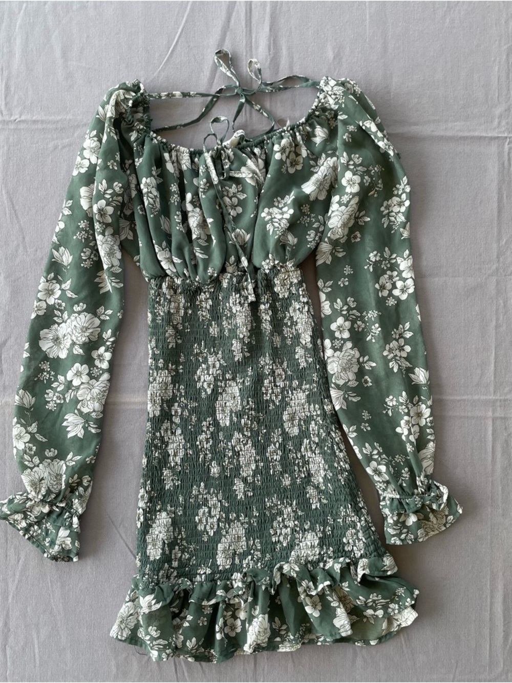 Vine & Valley short floral Smocked womens size S green white Ruffle Long Sleeve